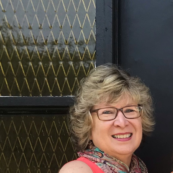 Meet your Posher, Cindy - Picture 1 of 1